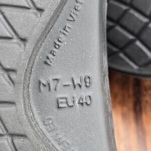 Oofos Oocloog Shoes Women's 9 Black Slip On Clogs Comfort Sport Recovery